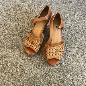 Naturalizer Tan Woven Leather Sandals